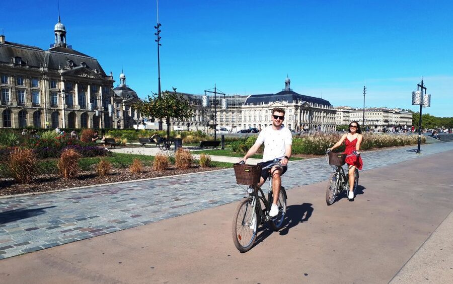 Bordeaux: Top Landmarks & Historic Bike Tour - Quai des Queyries, Darwin Eco-systeme, and a river break that actually helps