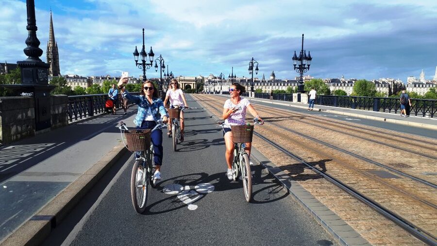 Bordeaux: Top Landmarks & Historic Bike Tour - Notre Dame Street, Jardin Public, and the local specialty break