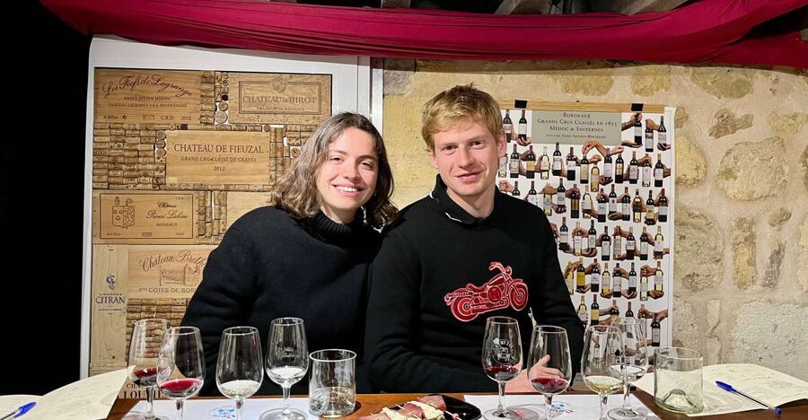 Bordeaux wines : tasting with 4 white wines and cheeses - Where you meet in Bordeaux and how the session flows