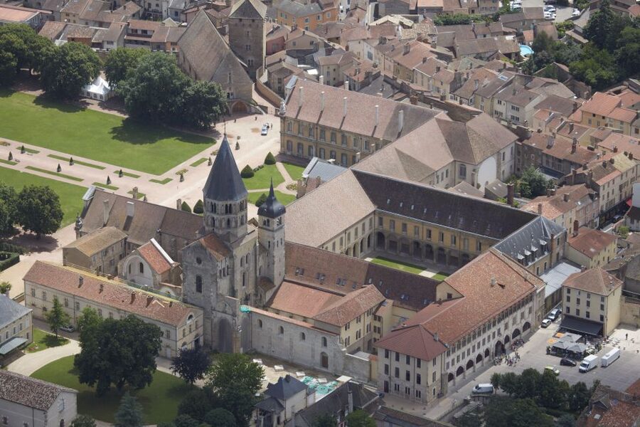 Burgundy: Cluny Abbey Entrance Ticket - Walking the abbey ruins like a story, not a checklist