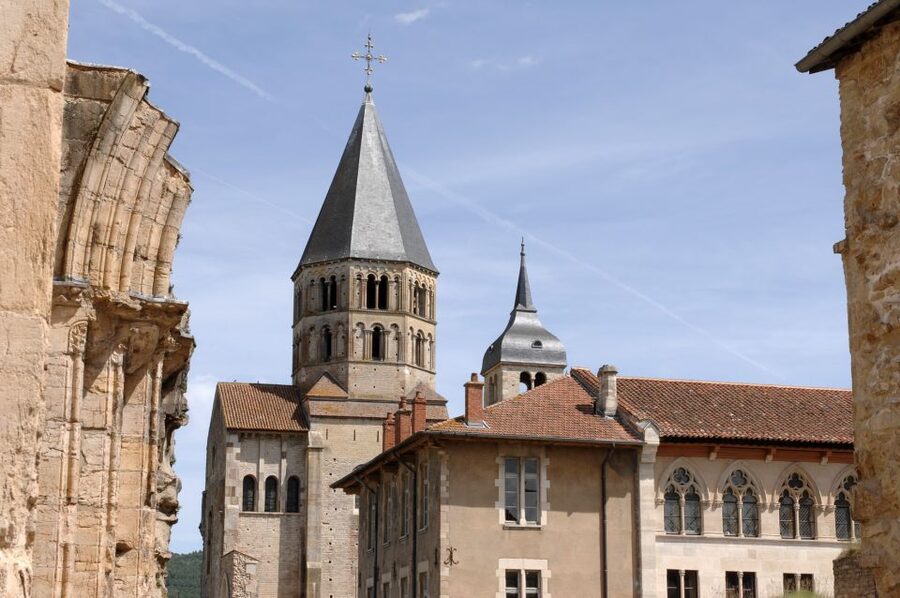 Burgundy: Cluny Abbey Entrance Ticket - The medieval art floor: paintings, stained glass, and objects with weight