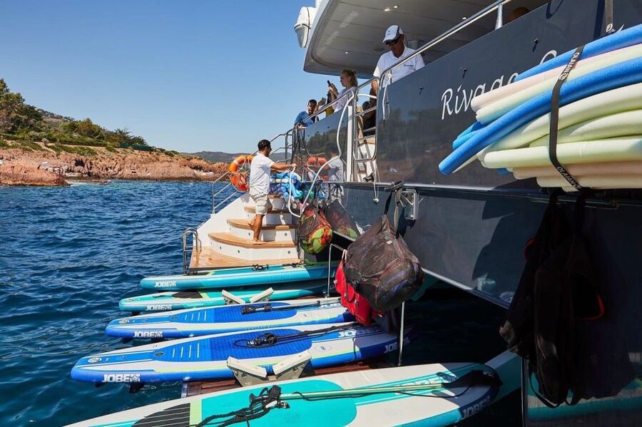 Cannes: Half-Day Catamaran Cruise - The cruise across the Bay of Cannes, what you actually see