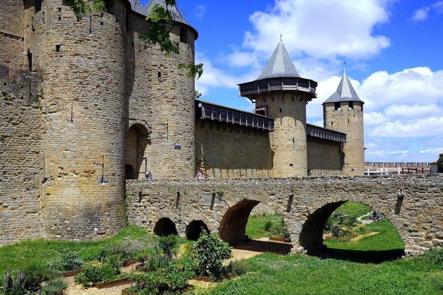 Carcassonne: Private Guided Tour of the Medieval Fortress - Entering the medieval maze with a private guide