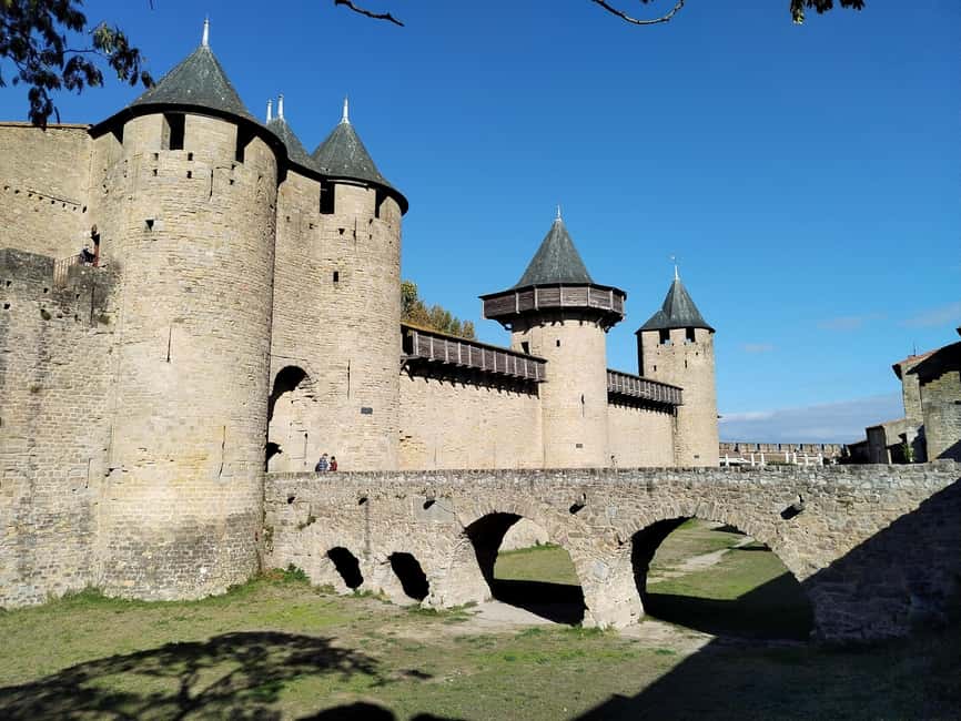 Carcassonne: Private Guided Tour of the Medieval Fortress - Place du Prado or Porte Narbonnaise: starting where the story begins
