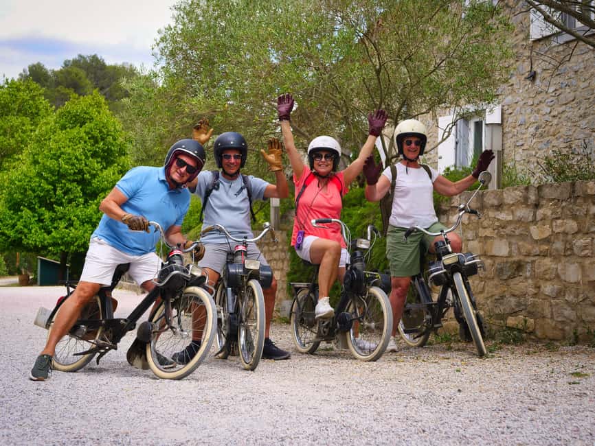 Carcassonne: Solex tour with guide and wine tasting - The winery stop: cellar tour first, tasting second, with real local character