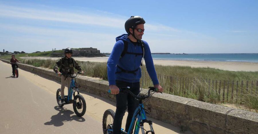 Carnac: Unusual rides on all-terrain electric scooters - The dune cord and the Etel bar connection