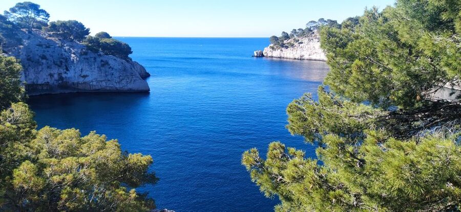 Cassis: 3 Calanques Half-Day Hiking Tour with Swimming - The climb toward En-Vau: hitting around 90 m and seeing the beach from the side