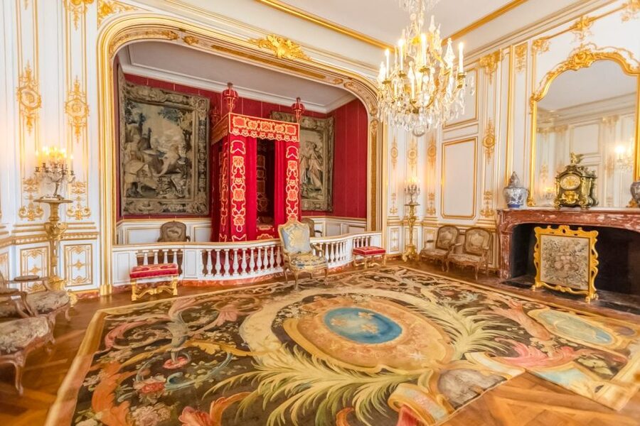 Chambord: Private Guided Tour of the Castle + Reserved Entry - Chambord’s setting: French Renaissance drama in the middle of trees