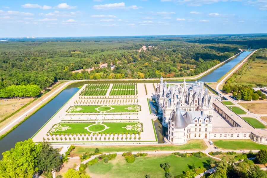 Chambord: Private Guided Tour of the Castle + Reserved Entry - French formal gardens: the 2017 replanted perspective