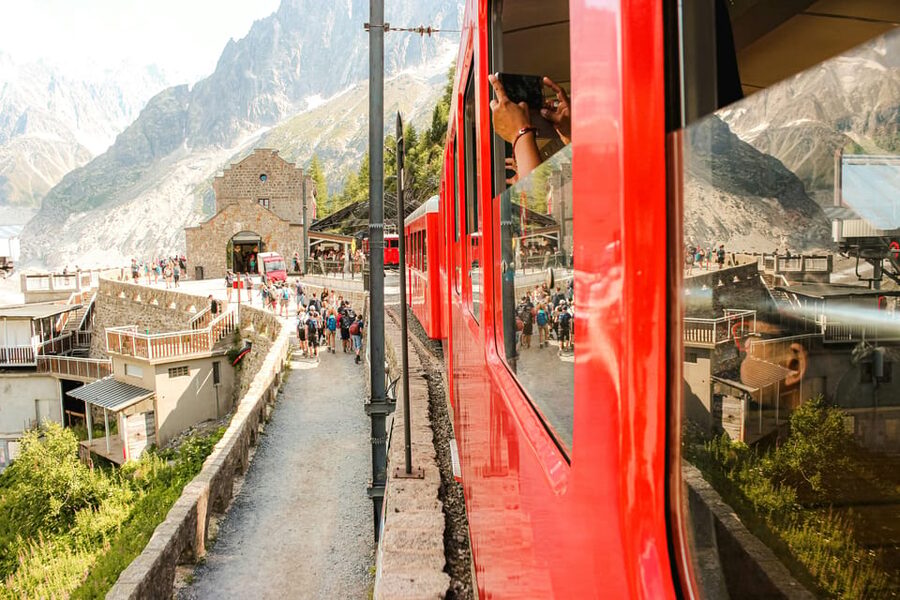 Chamonix: Guided Tour to the Aiguille du Midi and Montenvers - What the private group format changes for your day