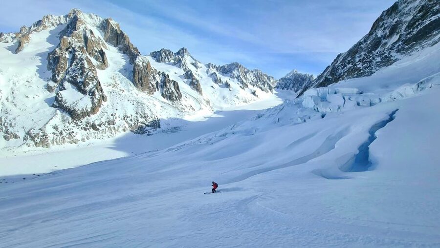 Chamonix: Tandem Paragliding Flight with Mont-Blanc Views - Learning to pilot while Mont Blanc fills the view
