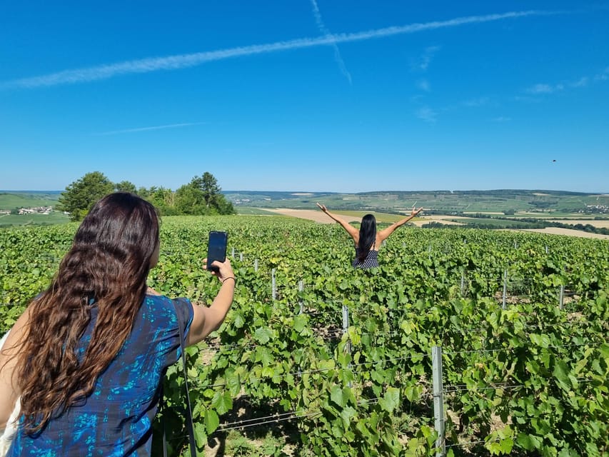 Champagne Vineyard Experience: Delve into the terroir - The tasting: champagne plus Ratafia Champenois