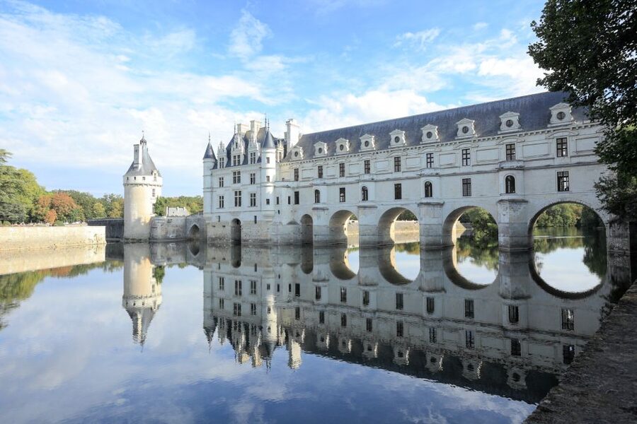 Chenonceau Castle Admission Ticket - Chenonceau at first glance, a château built like a bridge
