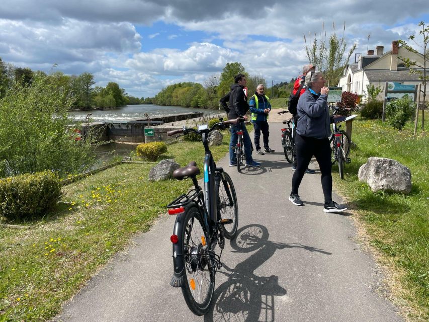 Chenonceau: E-Bike Guided Tour & Gourmet Picnic Lunch - Inside the château: what is included, and how to plan your follow-up