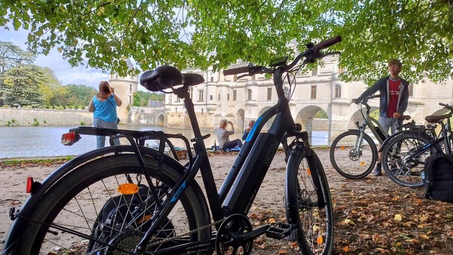 Chenonceau: E-Bike Guided Tour & Gourmet Picnic Lunch - Pedaling Into Chenonceau: Why the Cher River changes everything