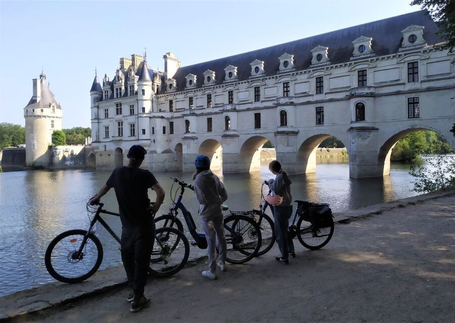 Chenonceau: E-Bike Guided Tour & Gourmet Picnic Lunch - The guide experience with Clement, and why small groups matter