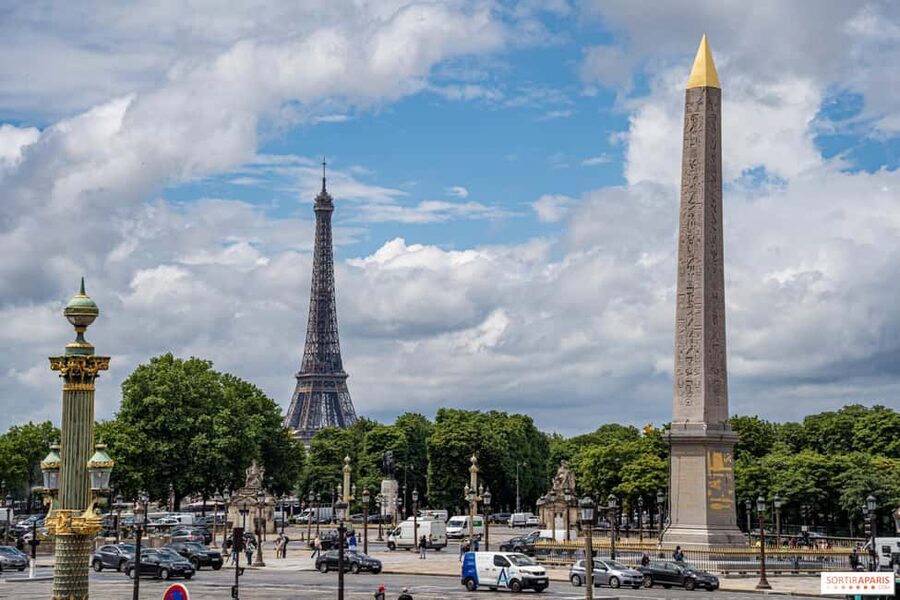Classical and Monumental Paris Tour along the Seine River - Les Invalides, Petit Palais, and Grand Palais: where the guide speeds you up