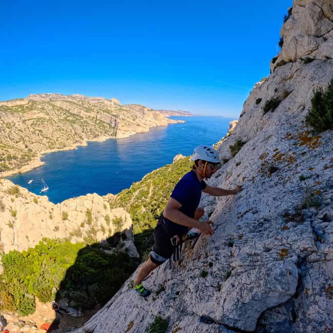 Climbing Discovery Session in the Calanques near Marseille - The Calanques routes: amazing cliffs, Mediterranean water, and sectors for different levels