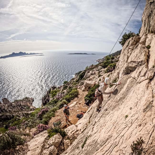 Climbing Discovery Session in the Calanques near Marseille - From Decathlon Bonneveine to your first knots: how the 210-minute session flows