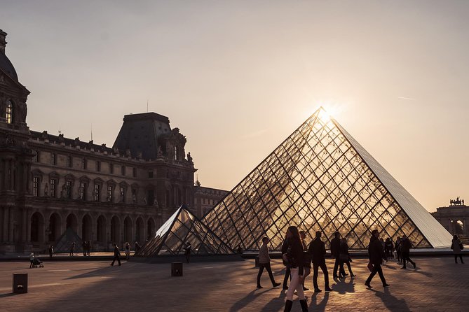 Closing Time at the Louvre: The Mona Lisa at her Most Peaceful - Why last entry changes everything at the Louvre
