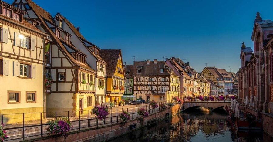 Colmar: Private Guided Walking Tour of the City Center - Starting in Colmar’s old core, Rue des Unterlinden