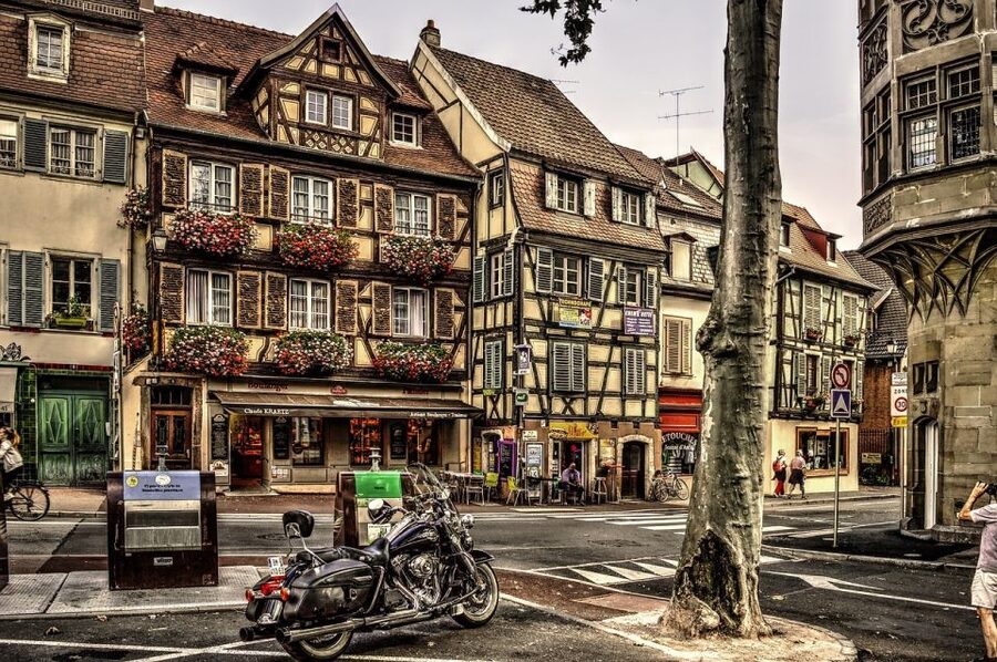 Colmar: Private Guided Walking Tour of the City Center - Tanneurs district, big houses and white façades