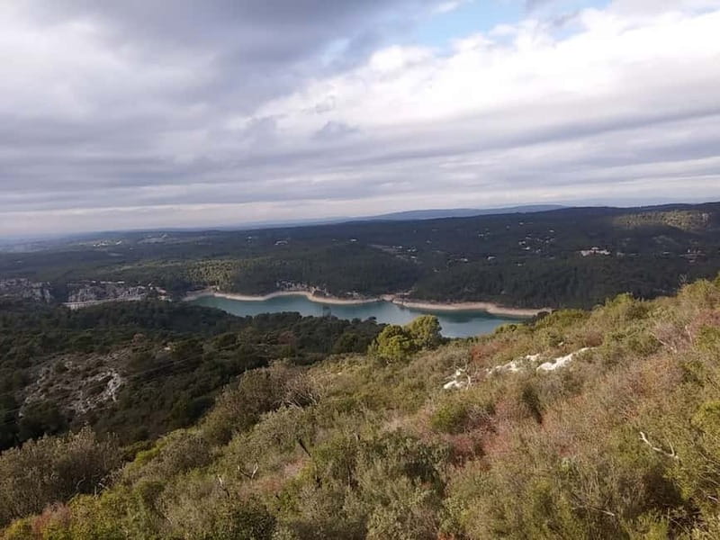 Coteaux d'Aix: Ste Victoire Wine Tour - Getting there comfortably: pickup, minivan, and your guide’s style