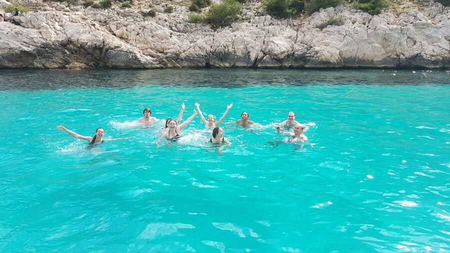Cruise, Coffee and Swimming in the Calanques of Frioul - Getting to the right pier: Old Port meeting points that change