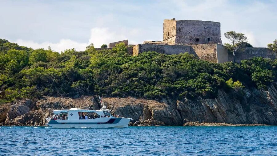 Cruise of the 2 Islands: Porquerolles & Port-Cros with stops - The crossing to Port-Cros: the story shifts from beaches to wild protection