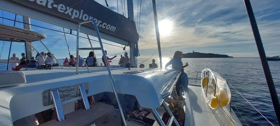 Departure from BRUSC: Half-day catamaran cruise - Quick tips to make your cruise smoother