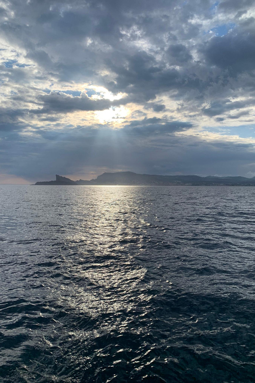 Departure from BRUSC sunset on sailing catamaran - Key points worth knowing before you go