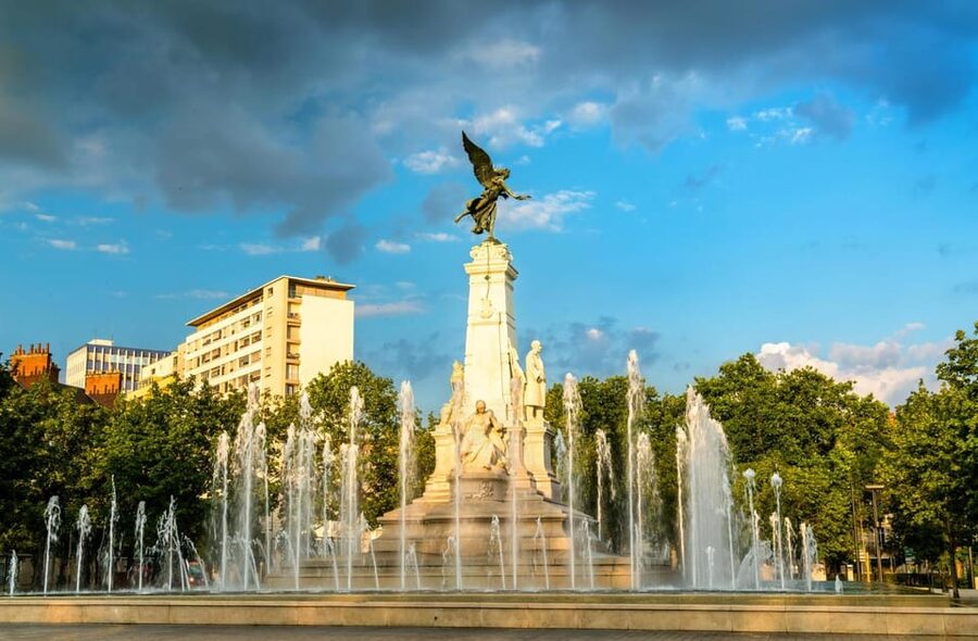 Dijon: Express Walk with a Local in 60 minutes - Timing, meeting point, and weather: the practical stuff that affects your day