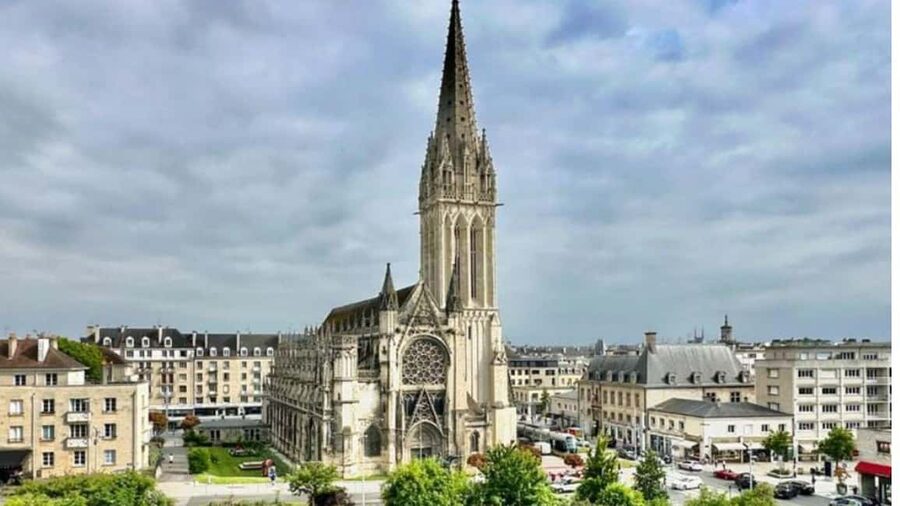Discover Caen like never before: Guided tours between history & secrets! - Languages: easy follow-along in English or French