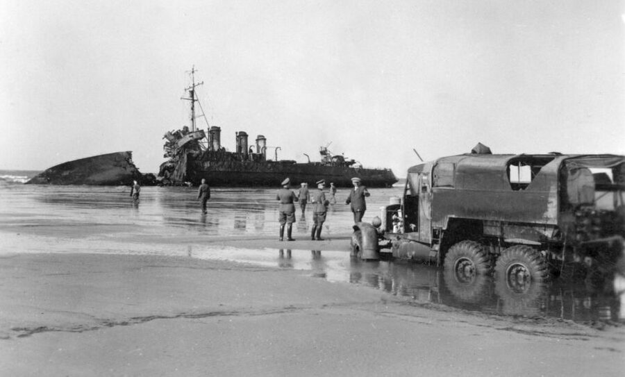 Dunkirk: Operation Dynamo and Battlefield of Dunkirk Tour - 2 Hours, 3 Big Themes: Beaches, Port, and Memorial
