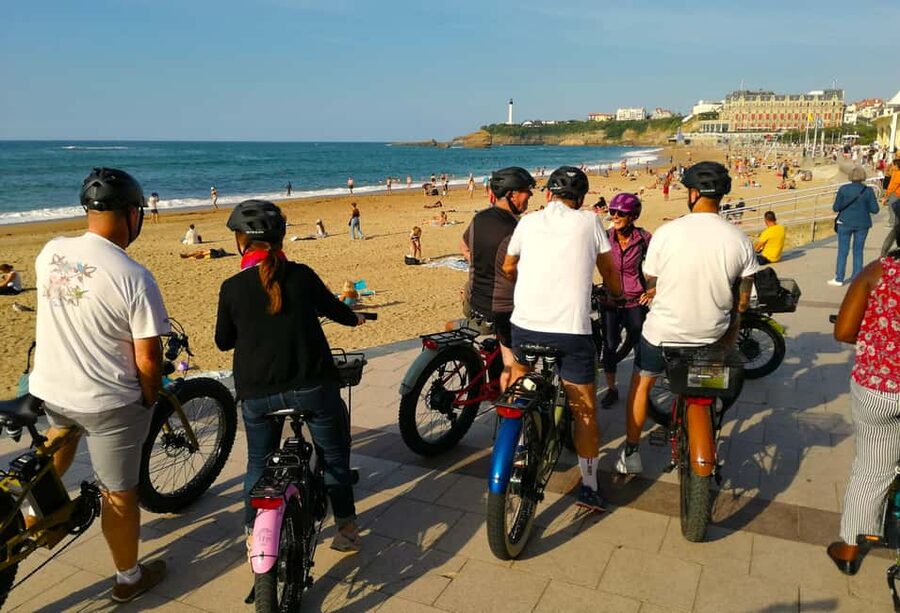 E-bike Guided Tour Biarritz & small villages - Safety briefing, helmets, and how the ride stays beginner-friendly