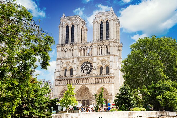 Early Access Paris Notre Dame Cathedral Walking Tour - Square Jean XXIII, the Seine, and how Île de la Cité fits together fast