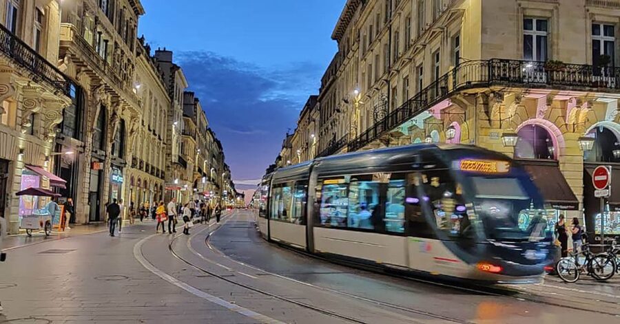 Exclusive! Bordeaux: Nighttime Highlights Walking Tour - Photo Stops and Questions: When the Guide Lets You Set the Pace