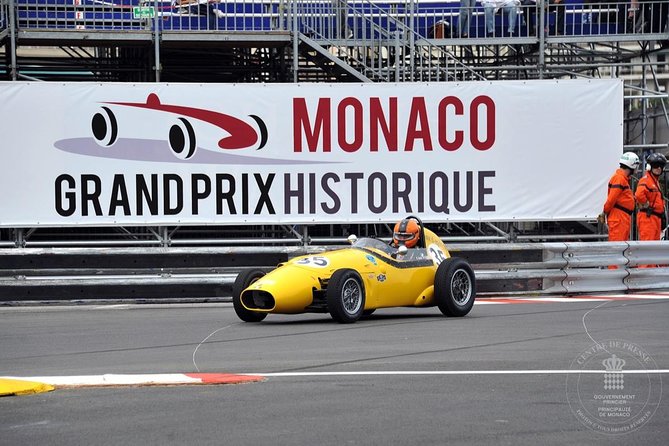 Excursion partagée Eze, Monaco & Monte Carlo from Nice - Monaco: palace area, changing of the guards, and quick history cues