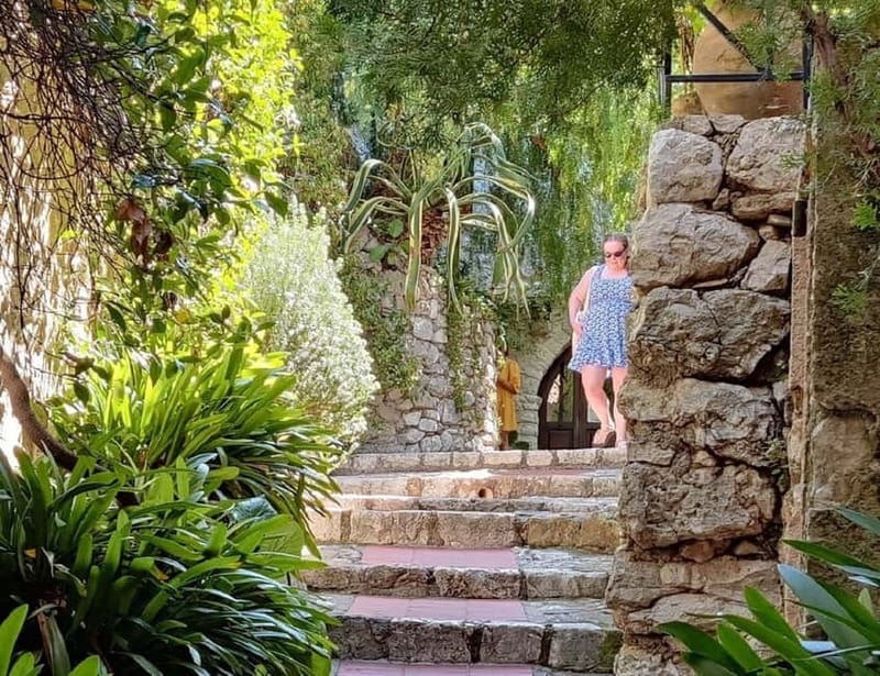 Èze: Walking Tour with a Certified Local Guide - Jardin Exotique, skip-the-line: 100+ succulents and sea views