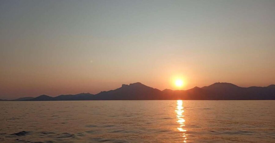 Firework Evening on a Maxi Catamaran from Saint Tropez - Fireworks from the sea: why the timing matters and what to watch for