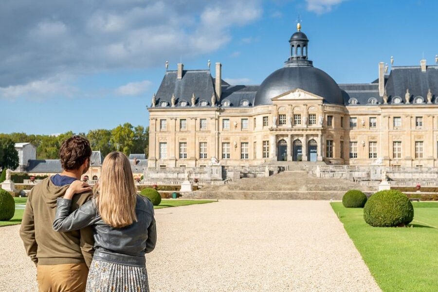 Fontainebleau & Vaux-le-Vicomte Châteaux Day Tour from Paris - Meeting Point in Paris and How the Day Really Flows