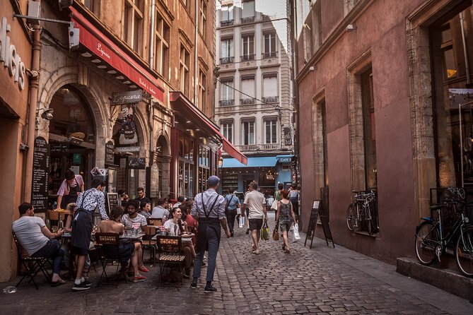 Food Tour in Lyon – A Full Taste of France by Do Eat Better - Traboules du Vieux Lyon, then quenelle at a bouchon