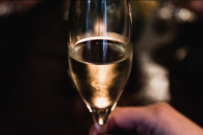 French Wine and Champagne Tasting in Paris - Six French wines plus Champagne, tasted in a smart order