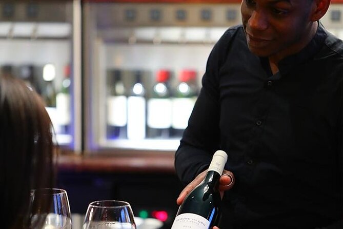 French Wine and Champagne Tasting in Paris - How the sommelier teaches you to taste correctly