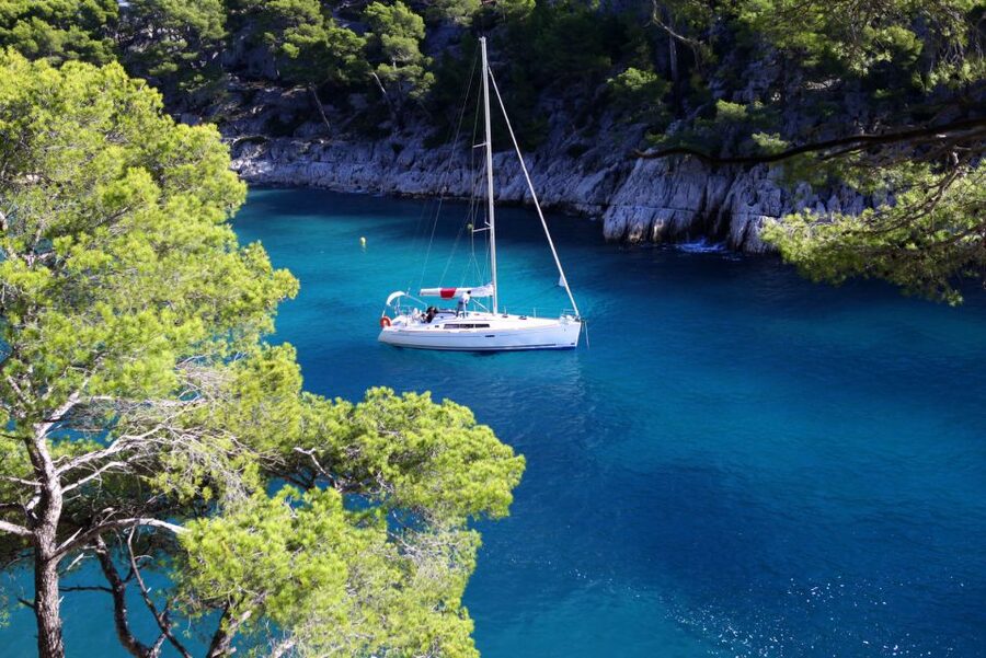 From Aix: Cassis Boat Ride & Provence Wine Tasting Day Tour - Getting From Aix to Cassis: Comfortable Van Time and Real Direction