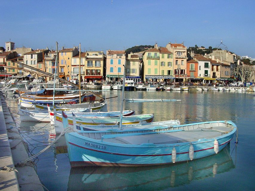 From Aix-en-Provence: Cassis & Luberon Full-Day Tour - Gordes: the dry-stone village perched high