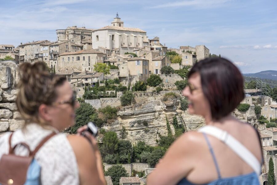 From Aix-en-Provence: Luberon Hilltop Villages Half-Day Tour - Roussillon: ochre colors and the longer free-time window