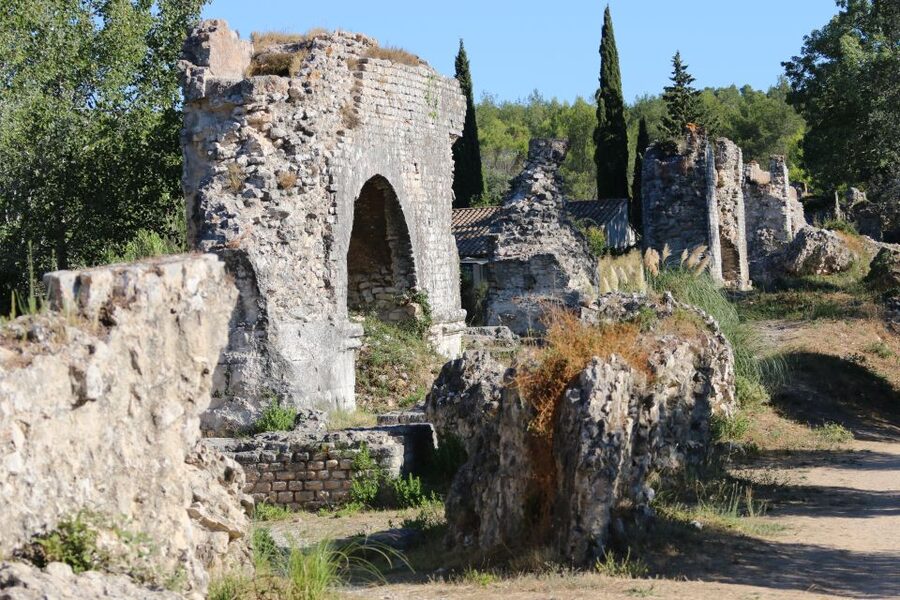 From Arles: Alpilles Regional Park Provence 4x4 Safari - Saint Remy to Baux de Provence: Using the 30 Minutes Smartly
