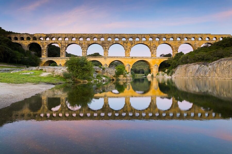 From Avignon: Full-Day Best of Provence Tour - Fontaine de Vaucluse: A Calm Stop That Sets the Tone