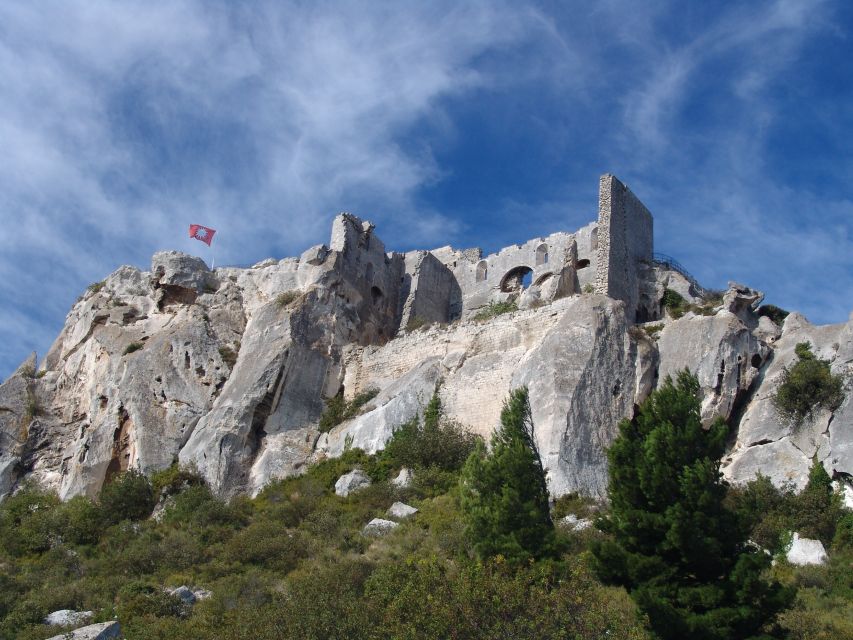 From Avignon: Half-Day Van Gogh & Carrières de Lumières Tour - Les Baux de Provence photo stop: a short break with payoff